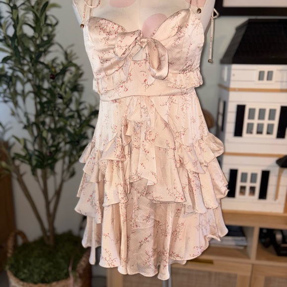 Saints + Secrets Champagne Floral Ruffled Mini Dress - Size Large NWT - Picture 2 of 8